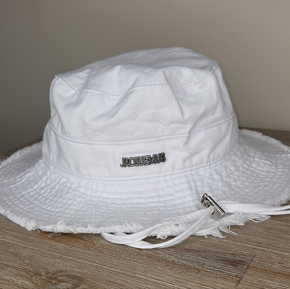 Jacquemus Le Bob Artichaut White Bucket Hat Large Brim Frayed Raw Edge Unisex OS